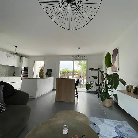 Modern House With Terrace Professional Comfort * Bron