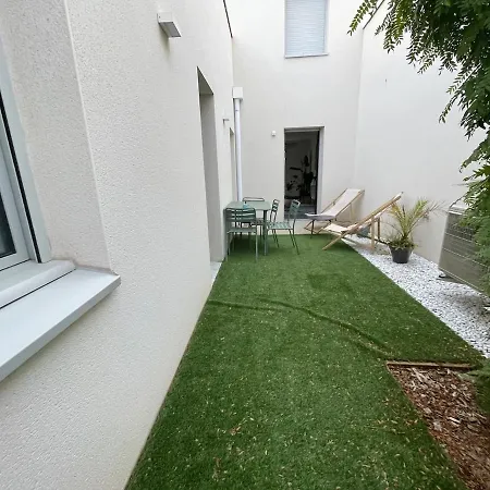 Modern House With Terrace Professional Comfort * Bron