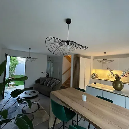 Modern House With Terrace Professional Comfort